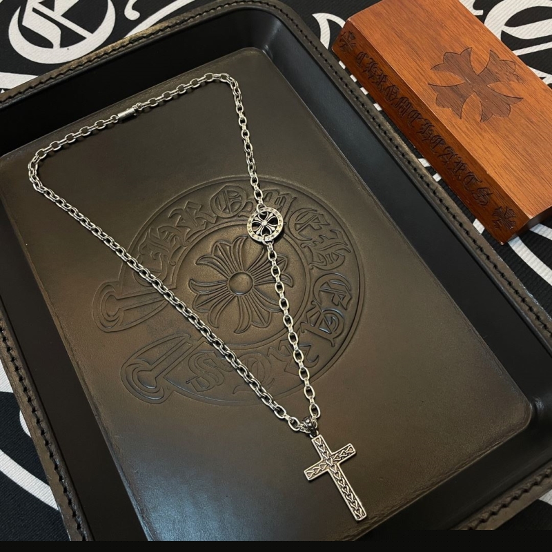 Ch**me He**ts necklaces